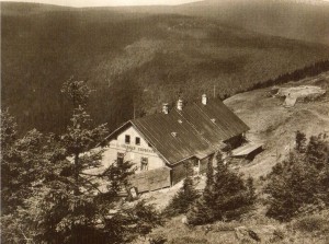 Chata na Vřesové studánce na pohlednici z 60. let 20. stl.