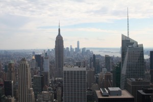 Manhattan - Vysoká v-- uprost-ed je Empire, vzadu vpravo stály Dvoj-ata (1)